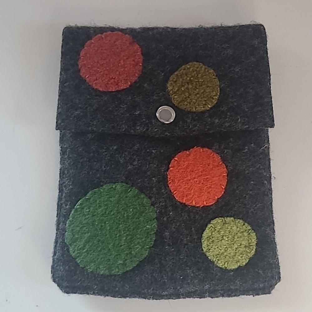 Felted Pouch Ine Snap Dots Gray Orange Green